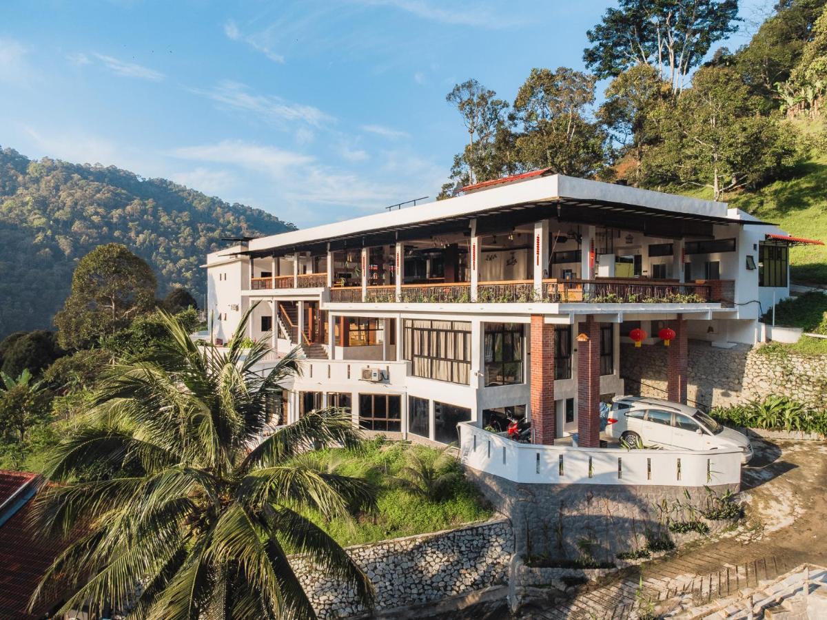 Ellin Forest Karaoke & Pool Resort Bukit Tinggi Bentong Esterno foto