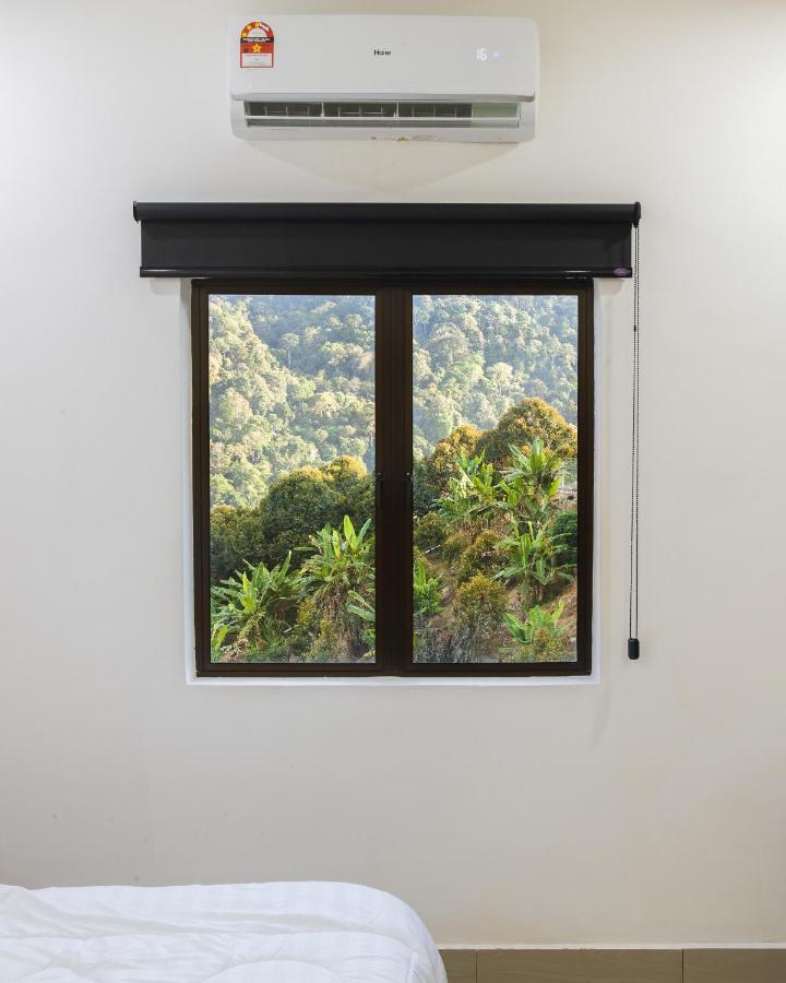 Ellin Forest Karaoke & Pool Resort Bukit Tinggi Bentong Esterno foto