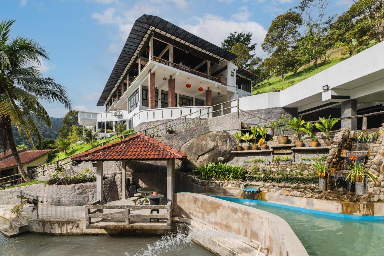 Ellin Forest Karaoke & Pool Resort Bukit Tinggi Bentong Esterno foto