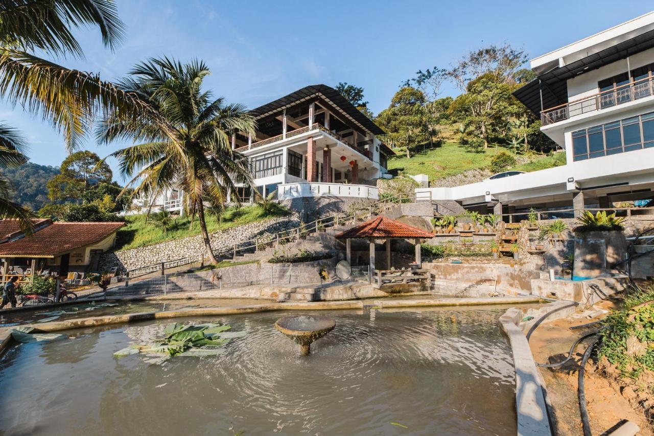 Ellin Forest Karaoke & Pool Resort Bukit Tinggi Bentong Esterno foto