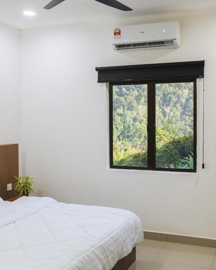 Ellin Forest Karaoke & Pool Resort Bukit Tinggi Bentong Esterno foto