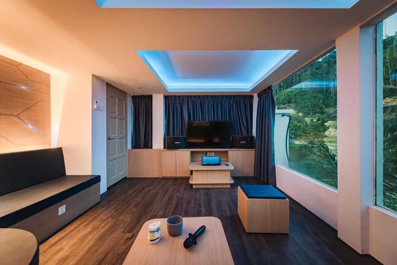Ellin Forest Karaoke & Pool Resort Bukit Tinggi Bentong Esterno foto
