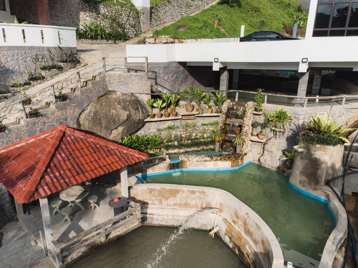 Ellin Forest Karaoke & Pool Resort Bukit Tinggi Bentong Esterno foto