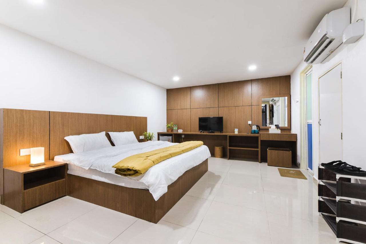 Ellin Forest Karaoke & Pool Resort Bukit Tinggi Bentong Esterno foto