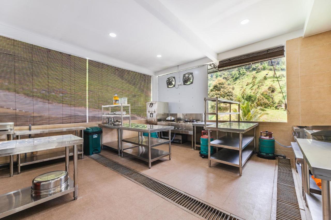 Ellin Forest Karaoke & Pool Resort Bukit Tinggi Bentong Esterno foto